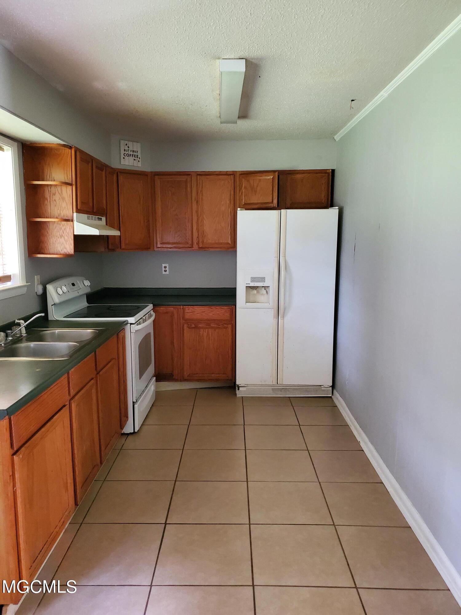 1608 Riverside Drive Gautier, MS 39553 - Photo 4 of 14 4
