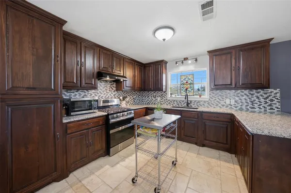 $344,500 | 845 Griffith Avenue, Terrell, TX 75160