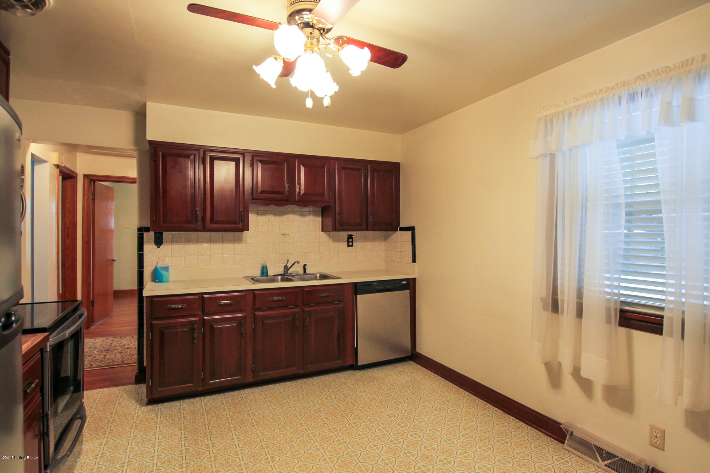 9107 Chenault Road Louisville, KY 40258 - Photo 11 of 35 0021