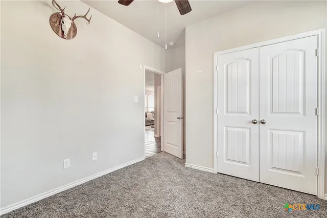 an empty room with a empty space