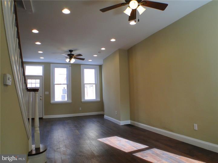826 Mercer Street Philadelphia, PA 19125 - Photo 4 of 18 Living Room