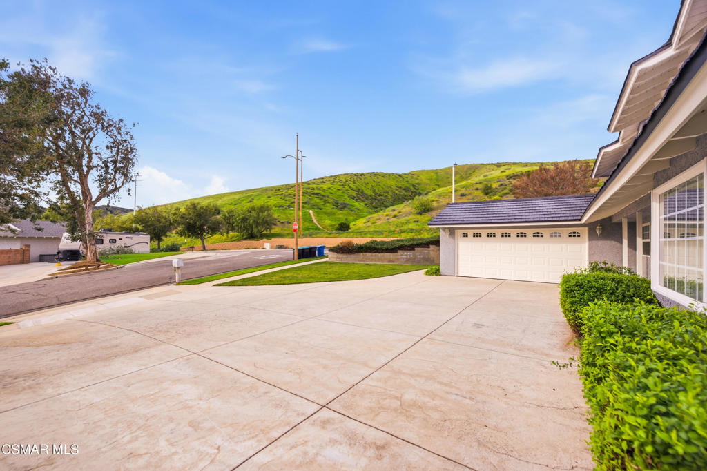 3598 Scofield Avenue Simi Valley, CA 93063 - Photo 7 of 88