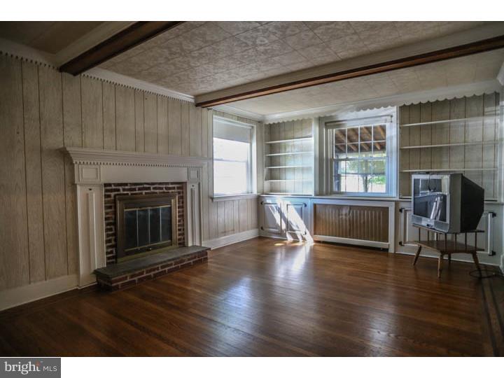 42 Old Eagle School Road Wayne, PA 19087 - Photo 9 of 25 Living Room