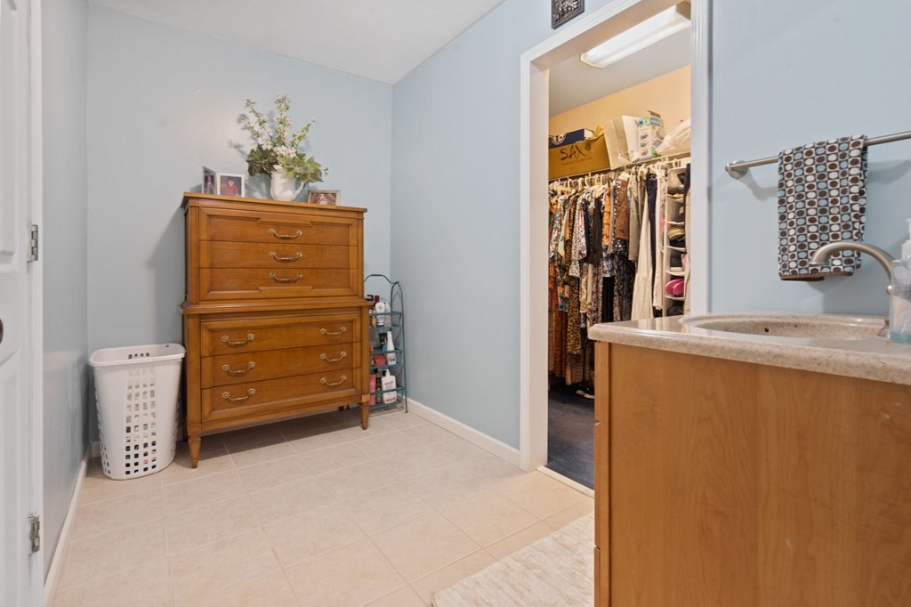 5597 South No Pone Valley Road Decatur, TN 37322 - Photo 31 of 44 a view of walk in closet