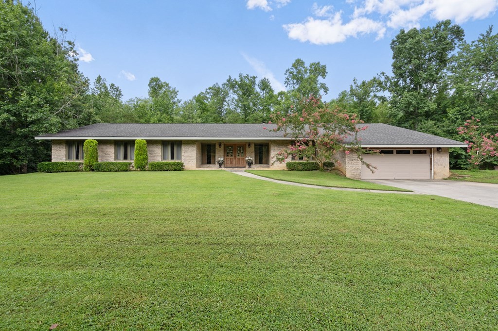 5597 South No Pone Valley Road Decatur, TN 37322 - Photo 41 of 44 a view of a house with a yard
