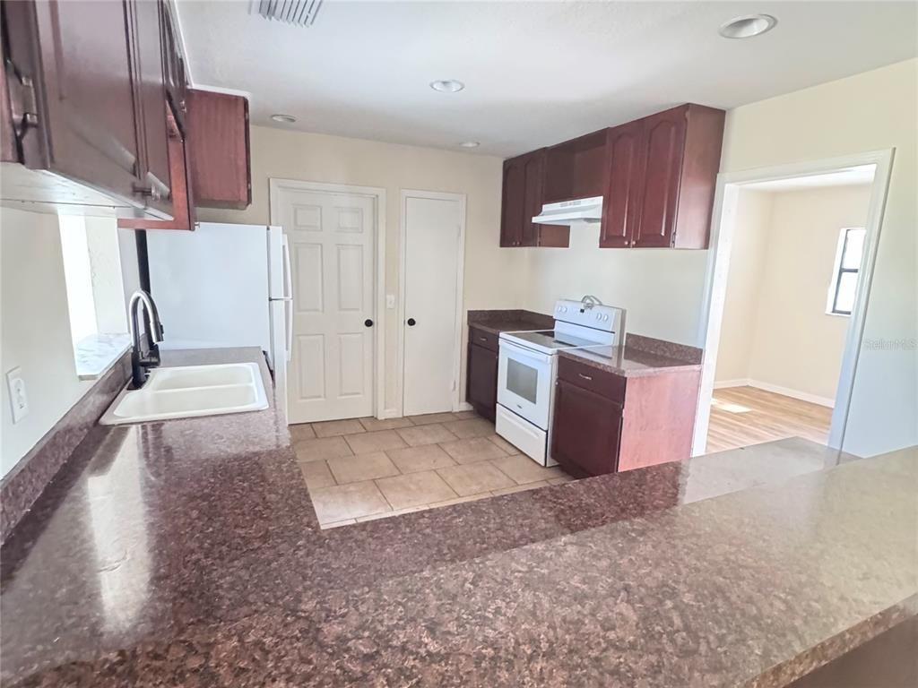 103 West Wheeler Road Seffner, FL 33584 - Photo 39 of 53 Gallery Image 39
