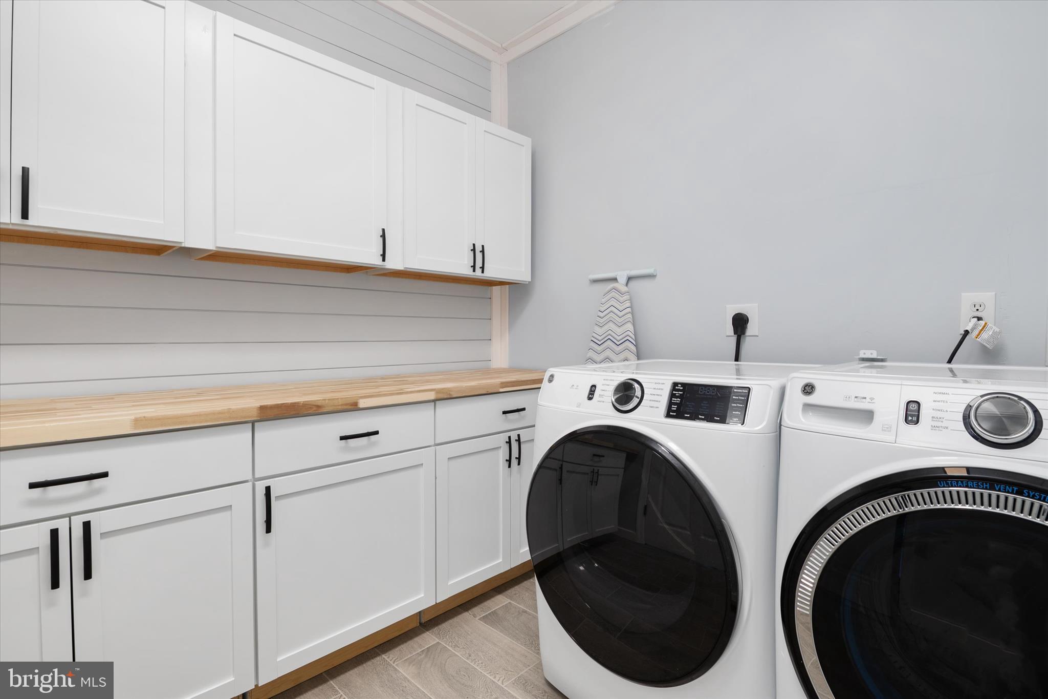 913 Clark Corner Road Centreville, MD 21617 - Photo 23 of 66 a utility room with dryer and washer