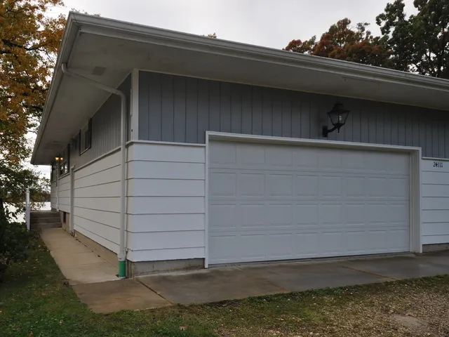 $1,900 | 24111 64th Place, Paddock Lake, WI 53168