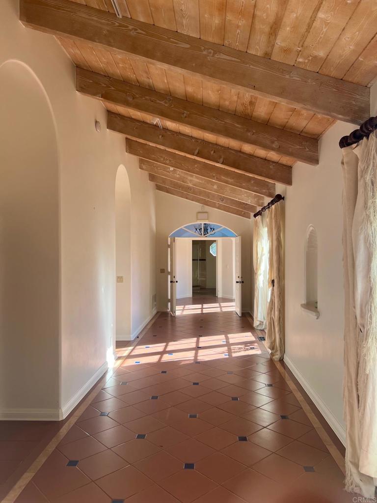 9450 La Jolla Farms Road La Jolla, CA 92037 - Photo 19 of 29 a view of entryway with a bathtub