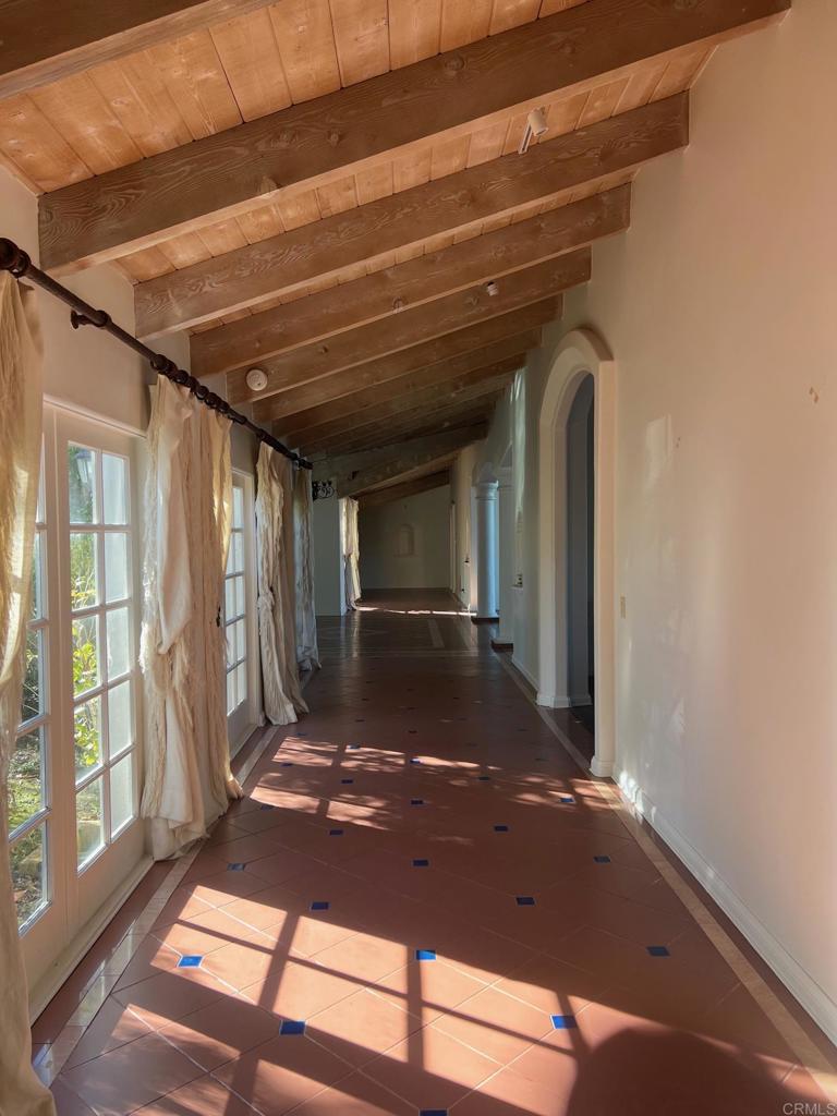 9450 La Jolla Farms Road La Jolla, CA 92037 - Photo 28 of 29 a view of an empty room