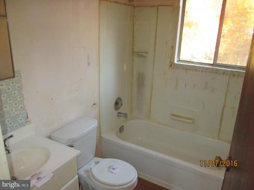 223 Kirkhoff Road Westminster, MD 21158 - Photo 13 of 23 Bath