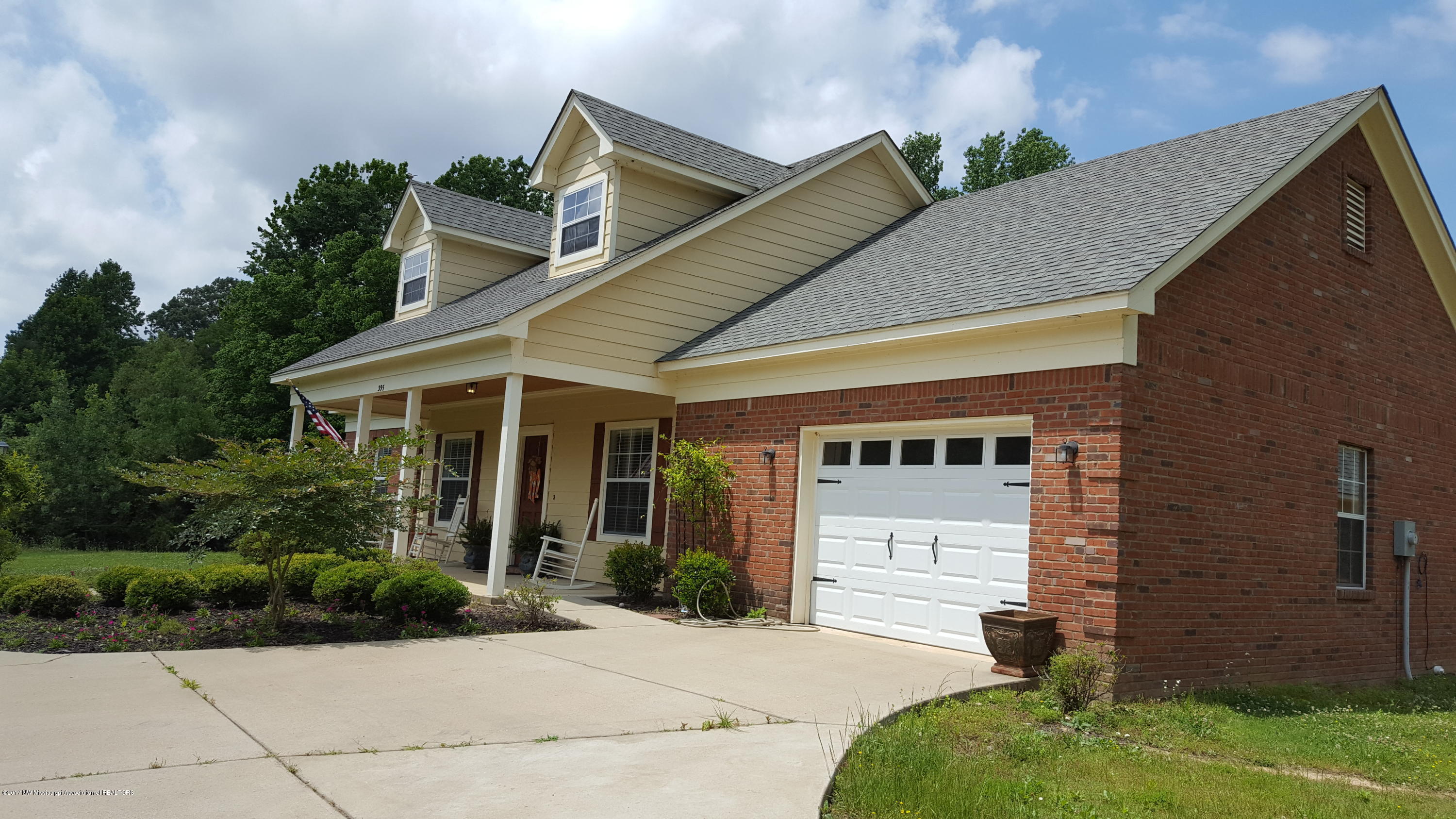 395 Oakley Road Senatobia, MS 38668 - Photo 1 of 8 395 Oakley Rd