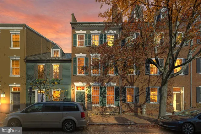 a car parked in front of a building