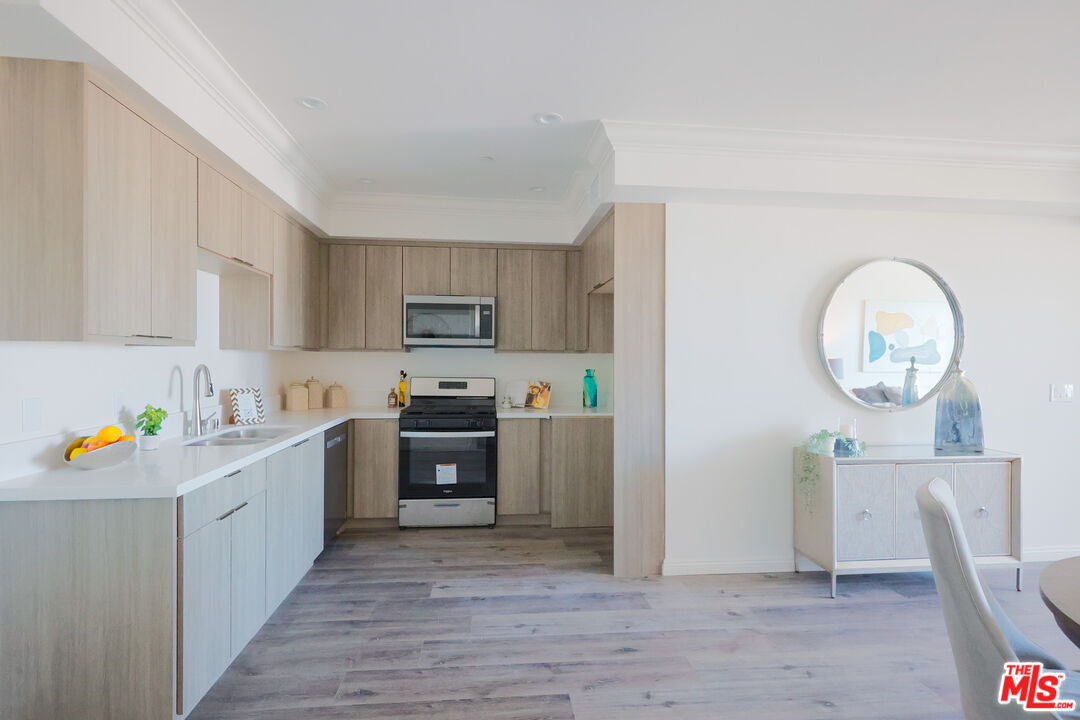 10132 Commerce Avenue Tujunga, CA 91042 - Photo 11 of 38