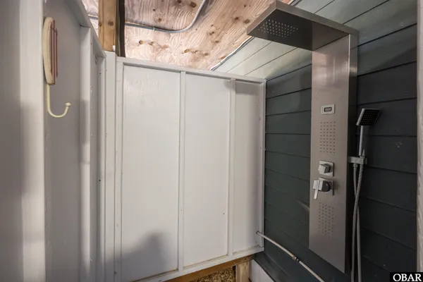 $899,000 | 1267 Crystal Lake Court, Corolla, NC 27927