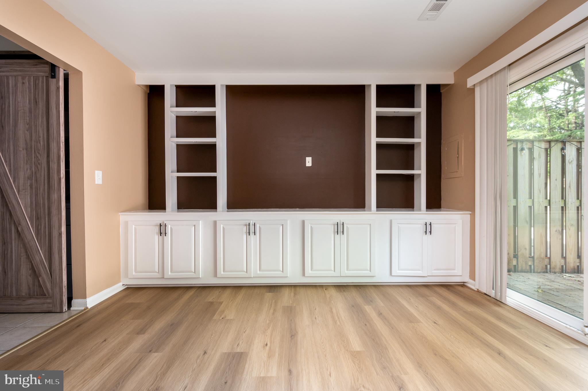 1008 Cedar Ridge Court Annapolis, MD 21403 - Photo 12 of 32 Custom built in shelving