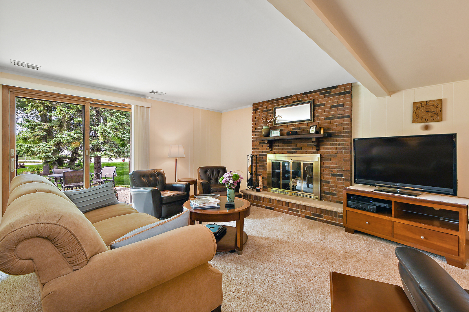 10918 3rd Street Mokena, IL 60448 - Photo 22 of 40 a living room with furniture and a flat screen tv
