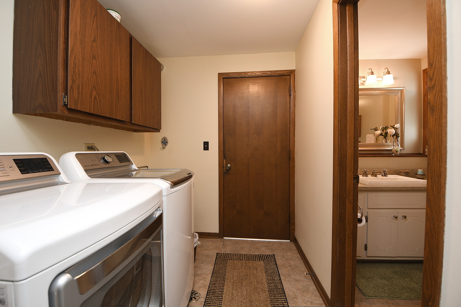 10918 3rd Street Mokena, IL 60448 - Photo 27 of 40 a utility room with dryer and washer