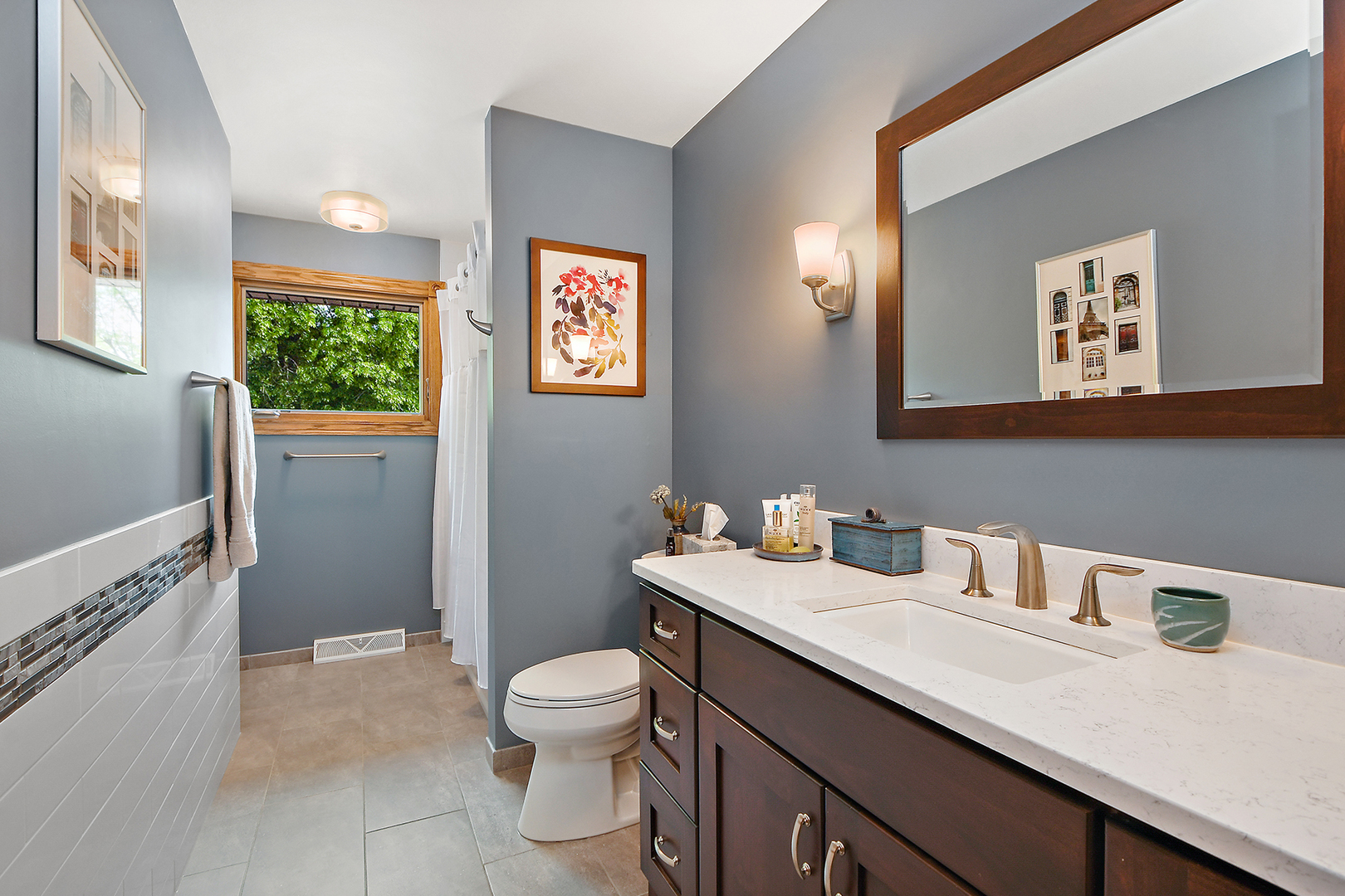 10918 3rd Street Mokena, IL 60448 - Photo 30 of 40 a bathroom with a toilet sink and mirror
