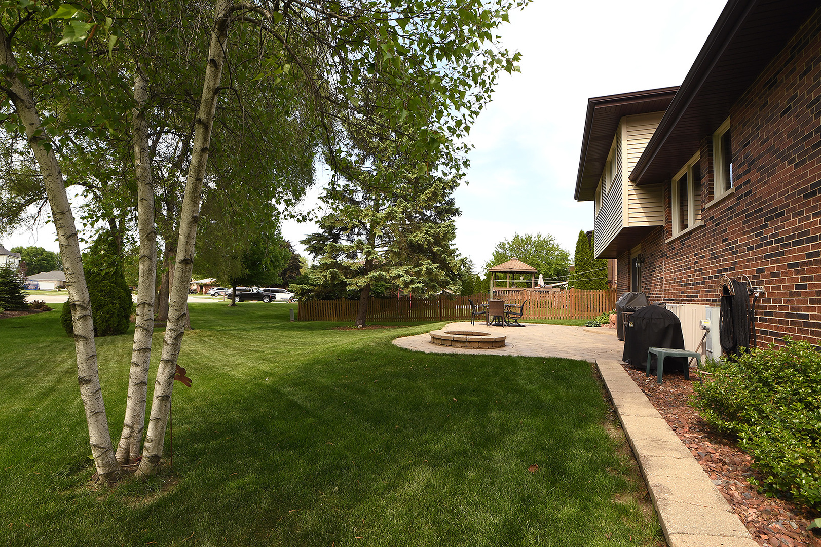10918 3rd Street Mokena, IL 60448 - Photo 38 of 40 a view of a fountain in front of a house