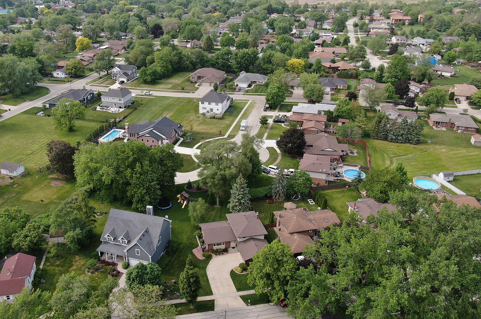 10918 3rd Street Mokena, IL 60448 - Photo 4 of 40 an aerial view of a house with a garden