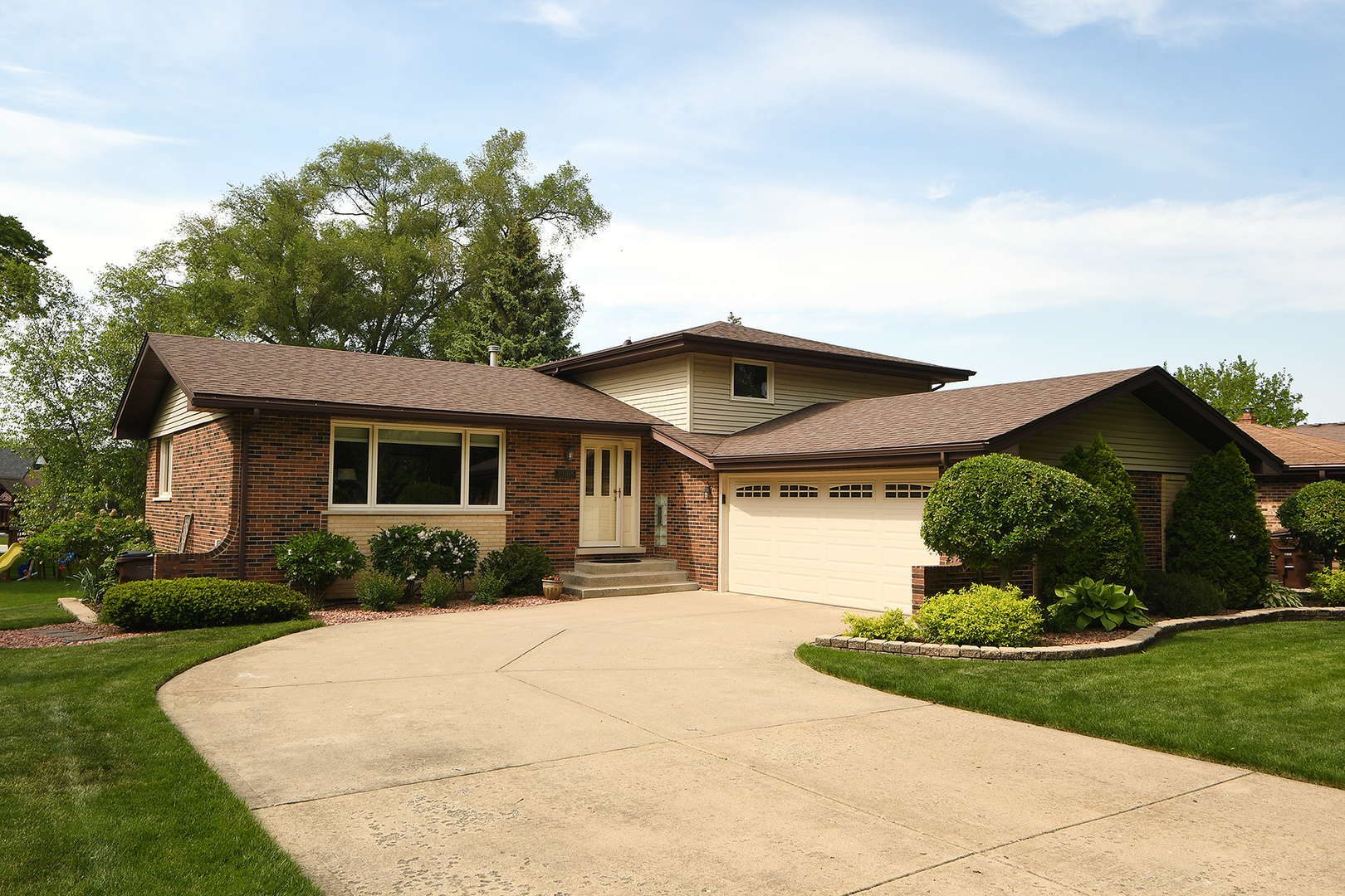 10918 3rd Street Mokena, IL 60448 - Photo 6 of 40 a front view of a house with a yard