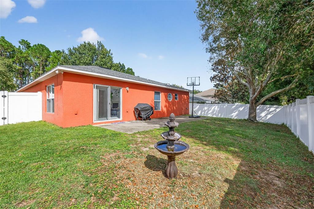 2442 Foxhollow Road Tavares, FL 32778 - Photo 5 of 28 a view of a backyard with garden and plants