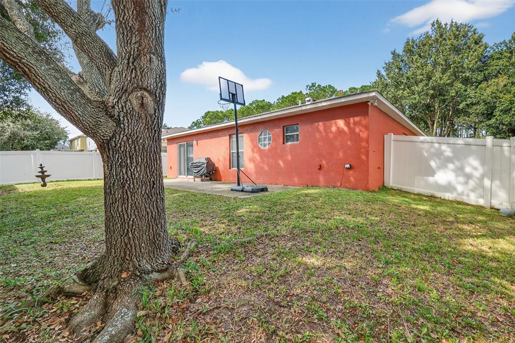2442 Foxhollow Road Tavares, FL 32778 - Photo 6 of 28 a front view of house with garden