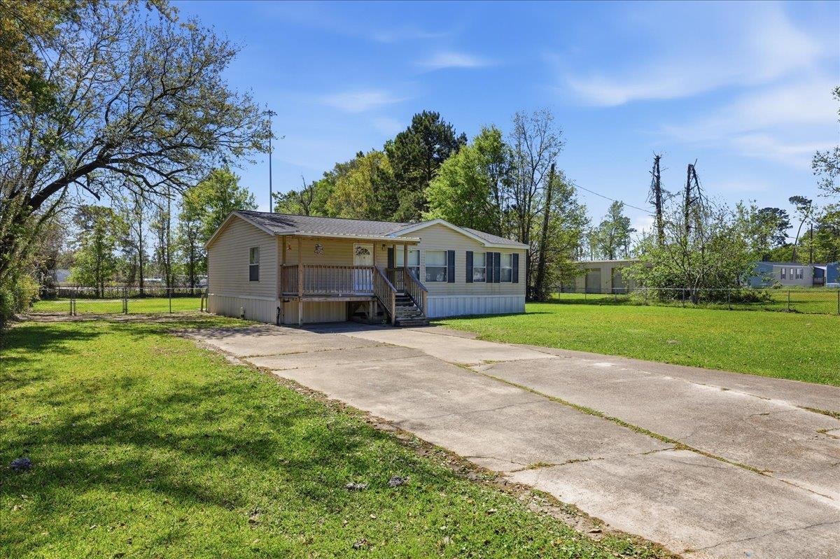385 West Davis Loop Vidor, TX 77662 - Photo 2 of 28