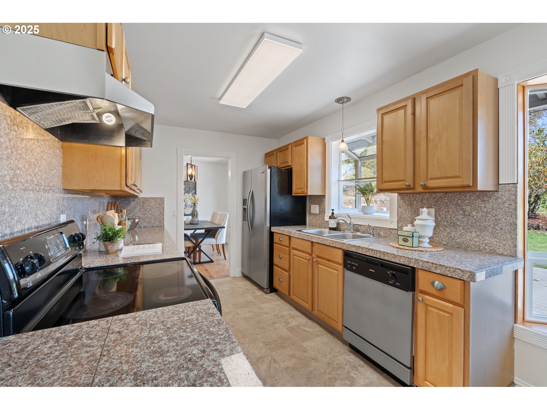 5440 Southwest Dover Loop Portland, OR 97225 - Photo 12 of 46 Gallery Image 12