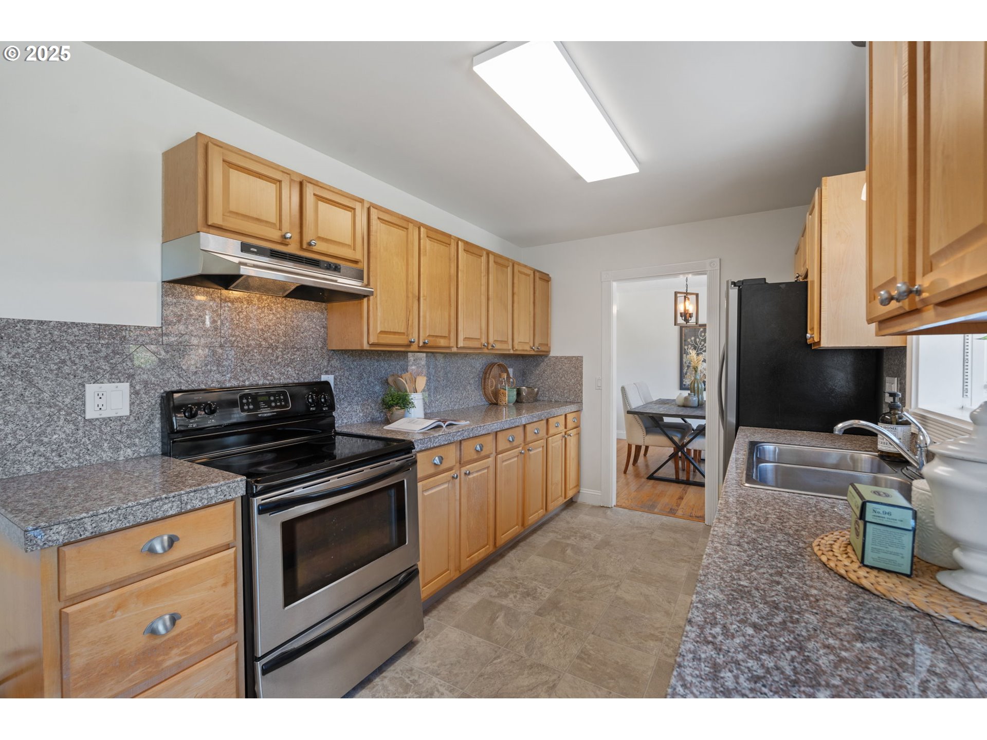 5440 Southwest Dover Loop Portland, OR 97225 - Photo 13 of 46 Gallery Image 13