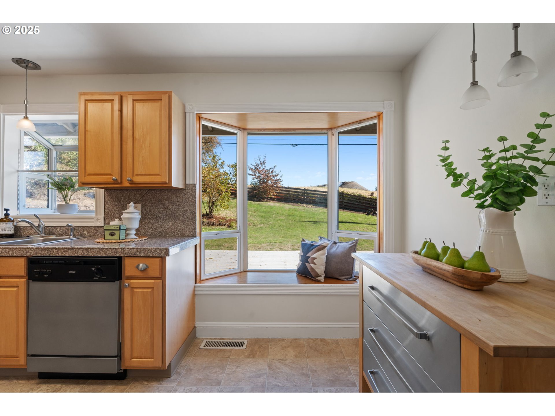 5440 Southwest Dover Loop Portland, OR 97225 - Photo 15 of 46 Gallery Image 15