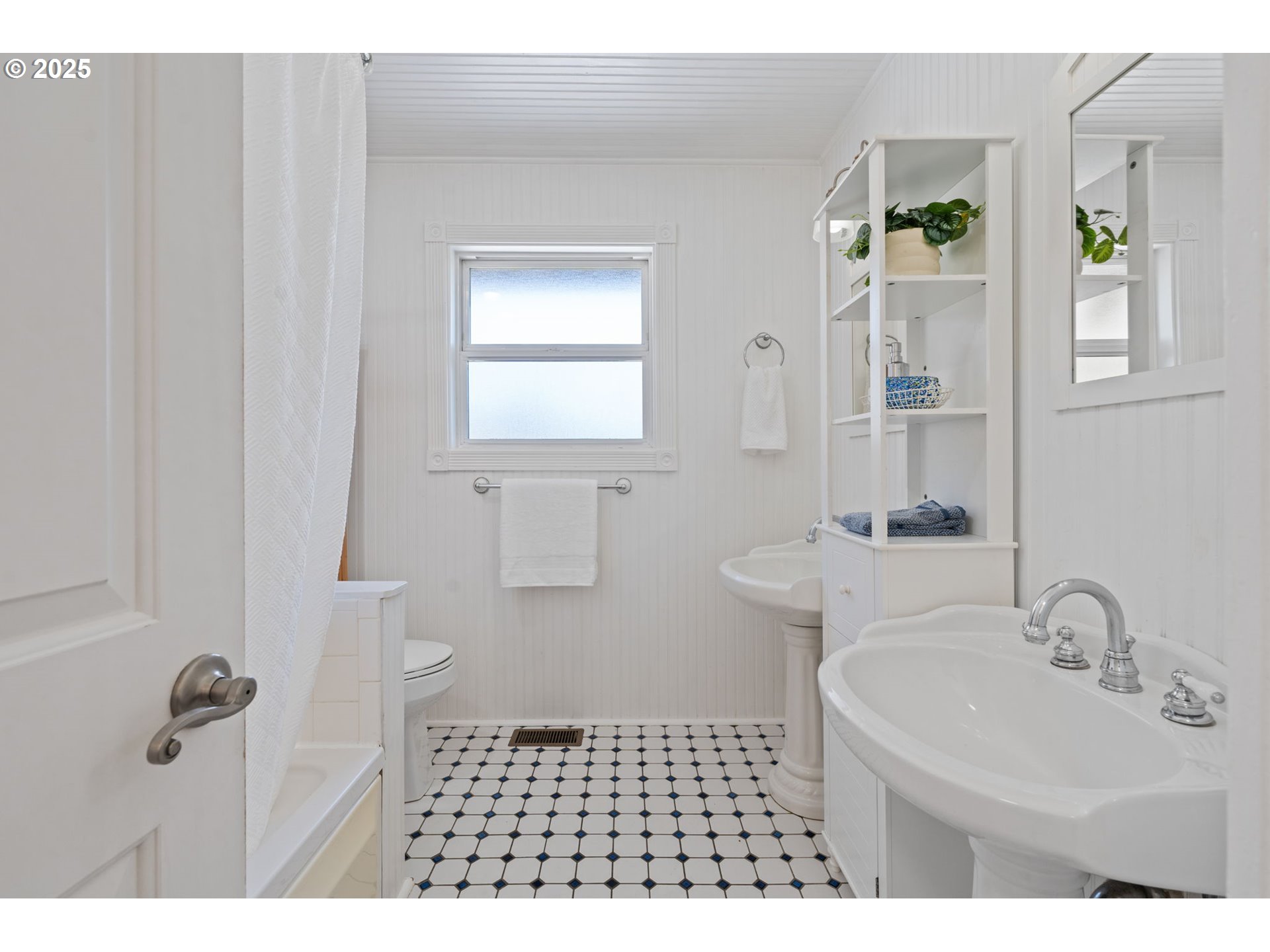 5440 Southwest Dover Loop Portland, OR 97225 - Photo 21 of 46 Gallery Image 21