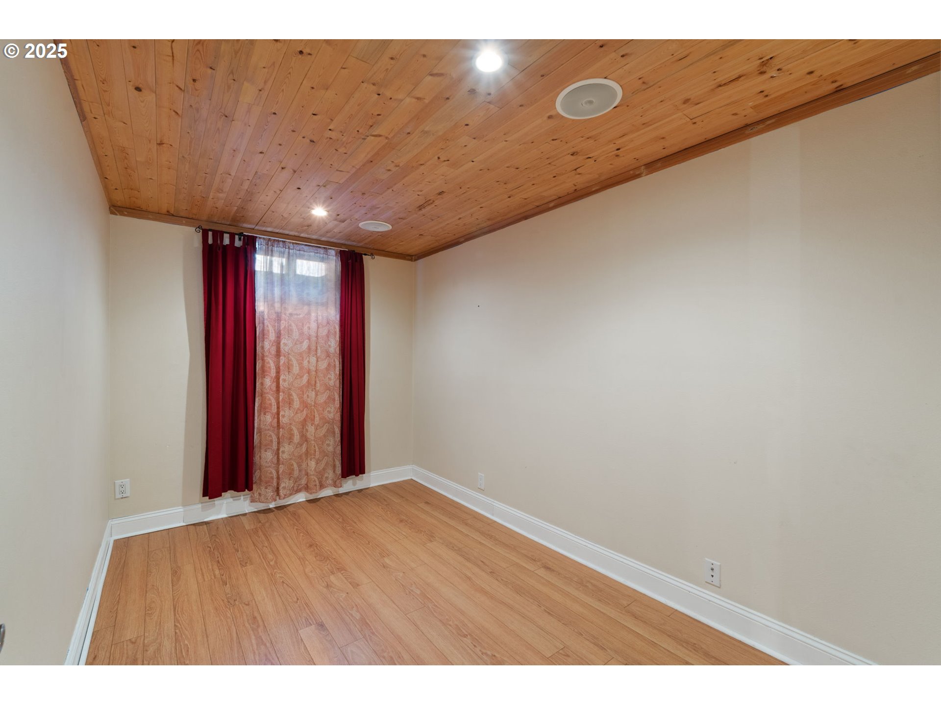 5440 Southwest Dover Loop Portland, OR 97225 - Photo 34 of 46 Gallery Image 34