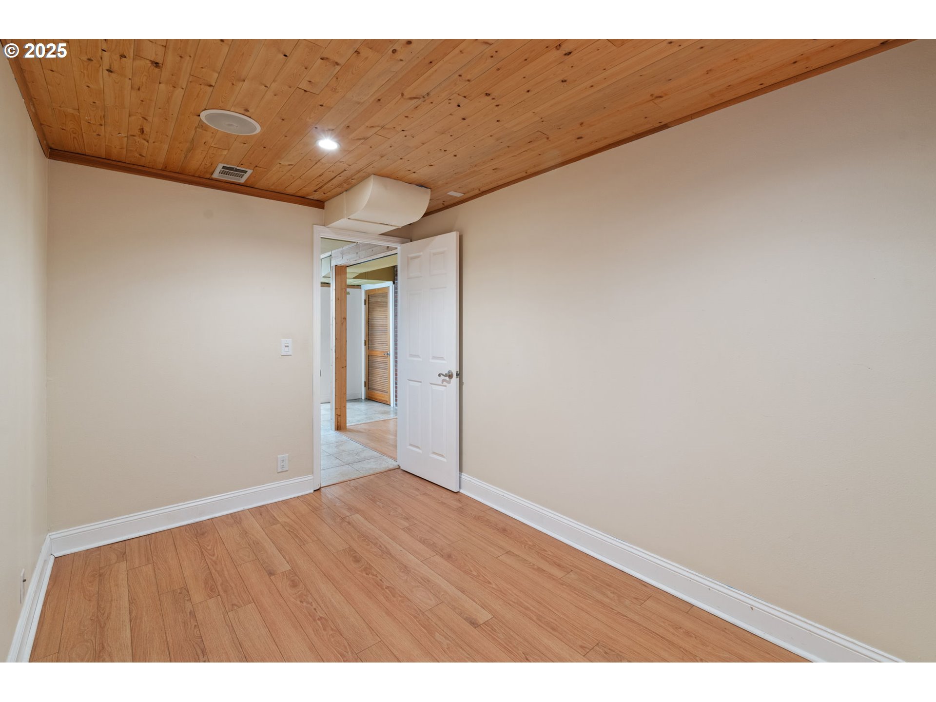 5440 Southwest Dover Loop Portland, OR 97225 - Photo 35 of 46 Gallery Image 35