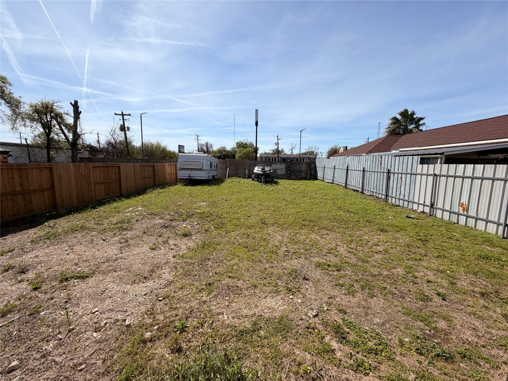 118 Van Molan Street Houston, TX 77022 - Photo 11 of 15 a view of a backyard