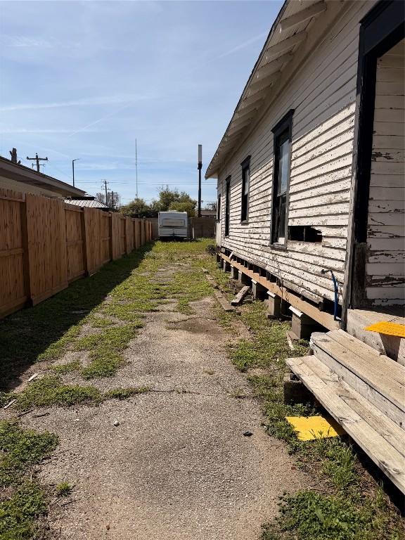 118 Van Molan Street Houston, TX 77022 - Photo 12 of 15 a view of a backyard with chairs