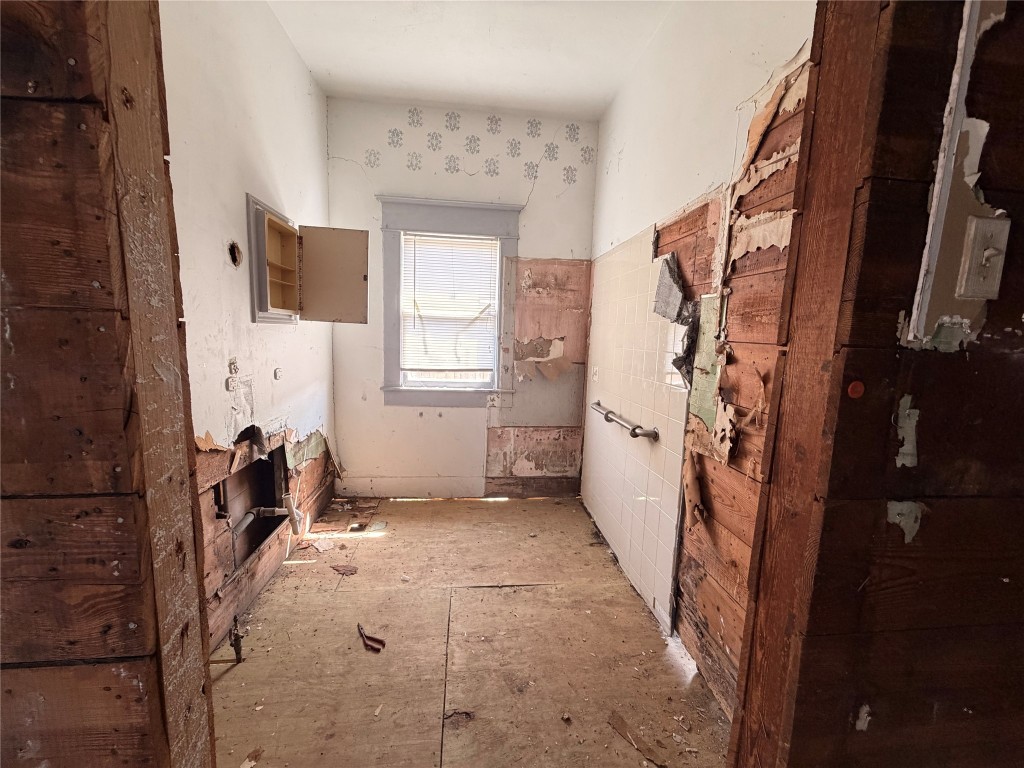 118 Van Molan Street Houston, TX 77022 - Photo 5 of 15 a view of an empty room