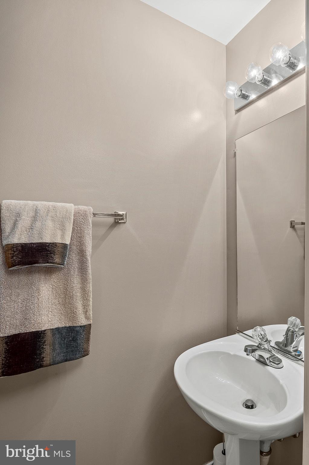 2720 Summers Ridge Drive Odenton, MD 21113 - Photo 6 of 29 a bathroom with a sink and a mirror