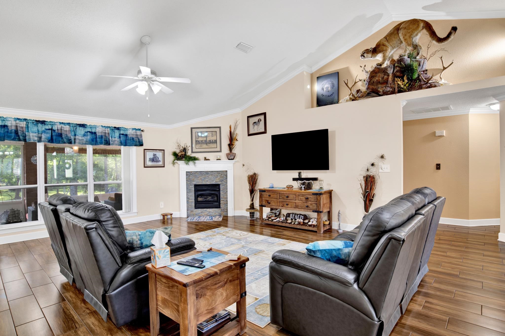 11749 Venice Boulevard Foley, AL 36535 - Photo 10 of 43 Living Room