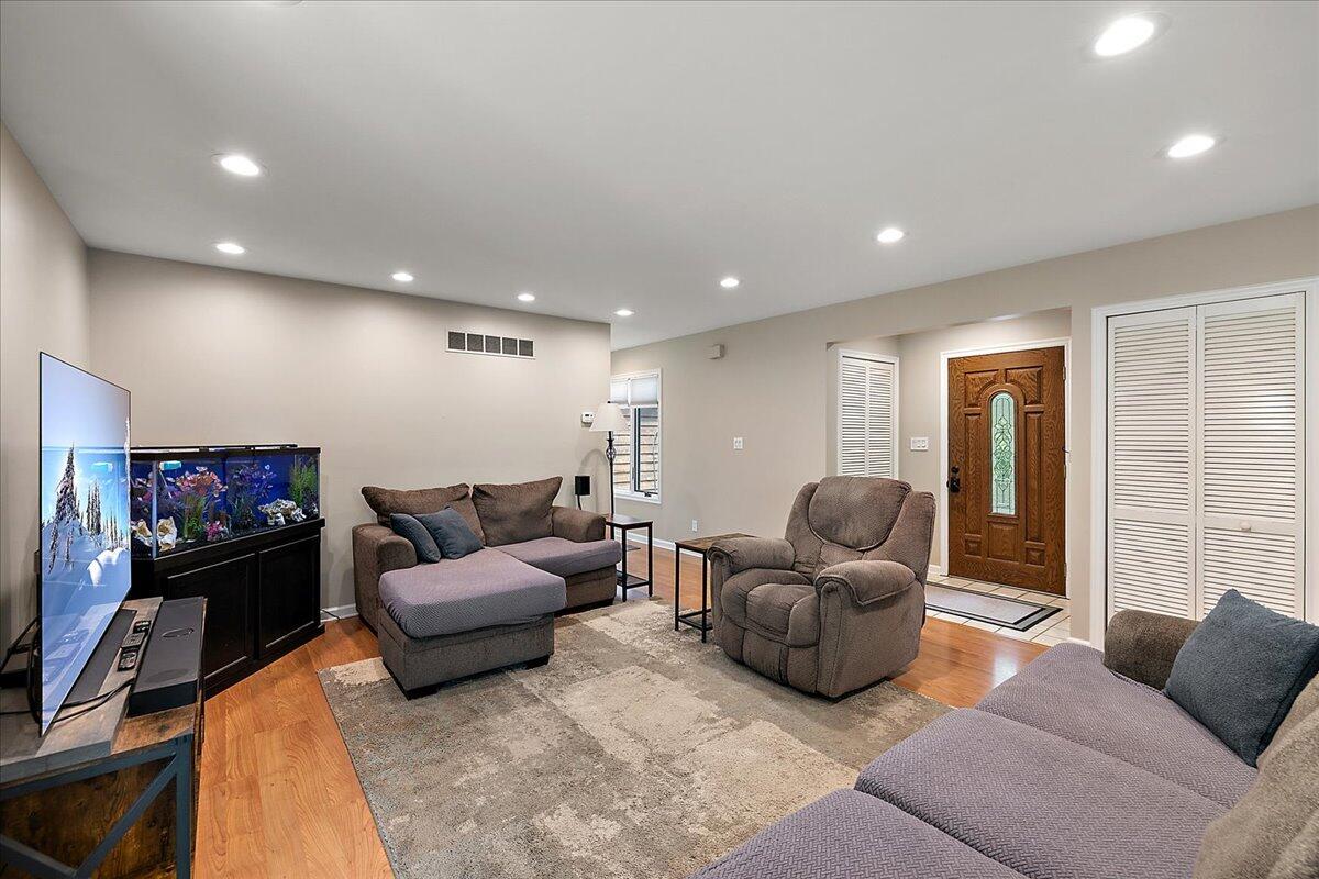 3455 Yarney Road Waterford, MI 48329 - Photo 12 of 64 Family Room