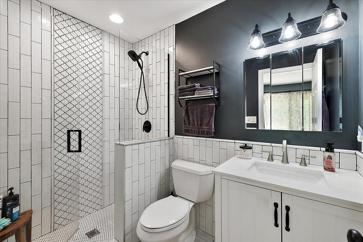 3455 Yarney Road Waterford, MI 48329 - Photo 28 of 64 Primary Bath