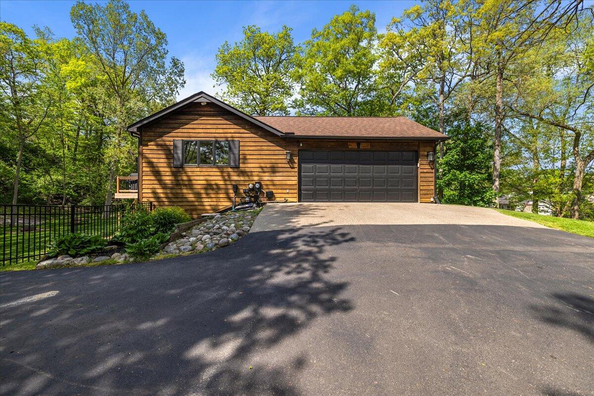 3455 Yarney Road Waterford, MI 48329 - Photo 5 of 64 Front View
