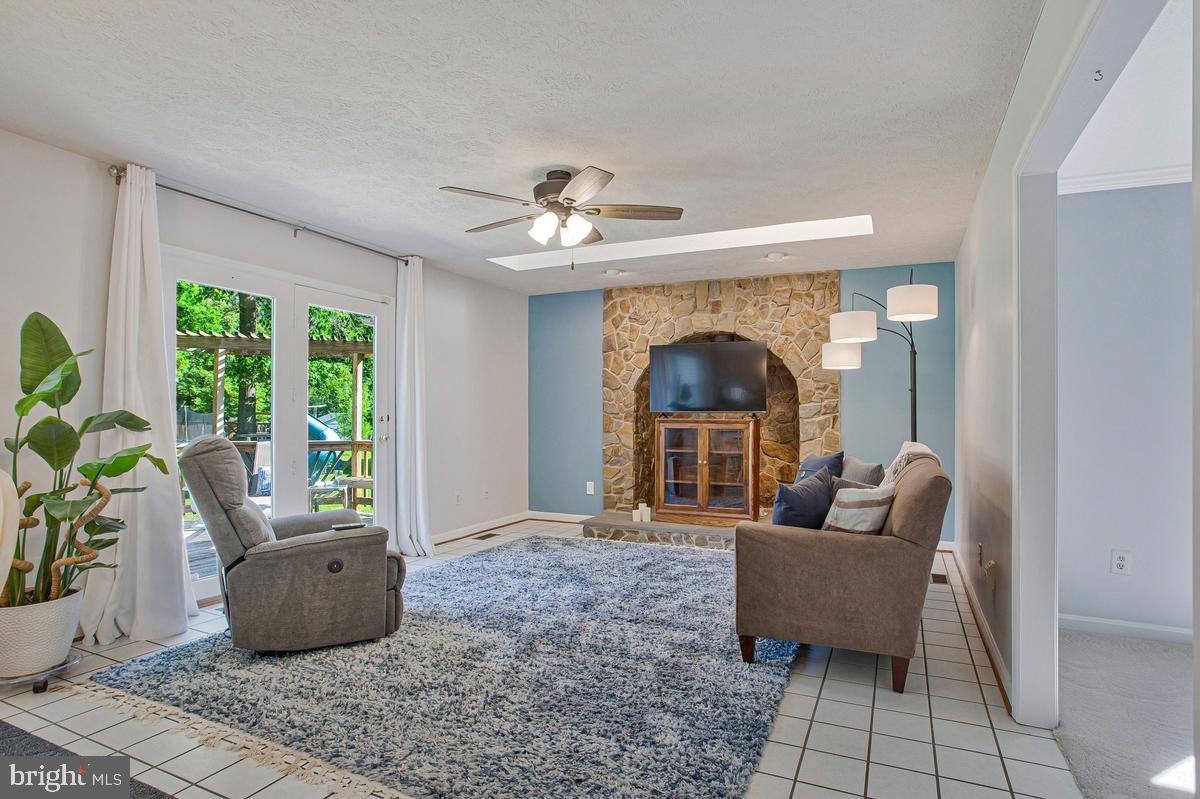 7887 Poplar Grove Road Severn, MD 21144 - Photo 20 of 49 Lovely great room off kitchen!