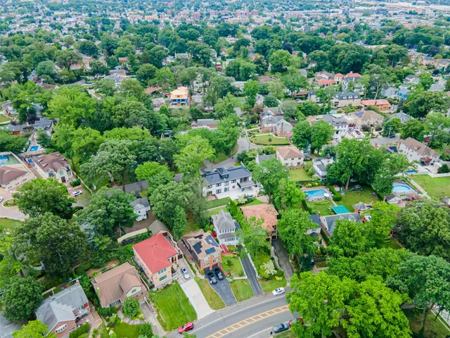 a view of a yard in front of house