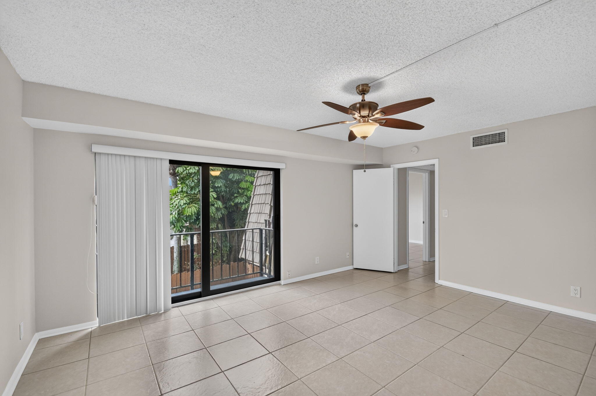744 Springdale Circle Palm Springs, FL 33461 - Photo 31 of 40 28-web-or-mls-DSC_4101