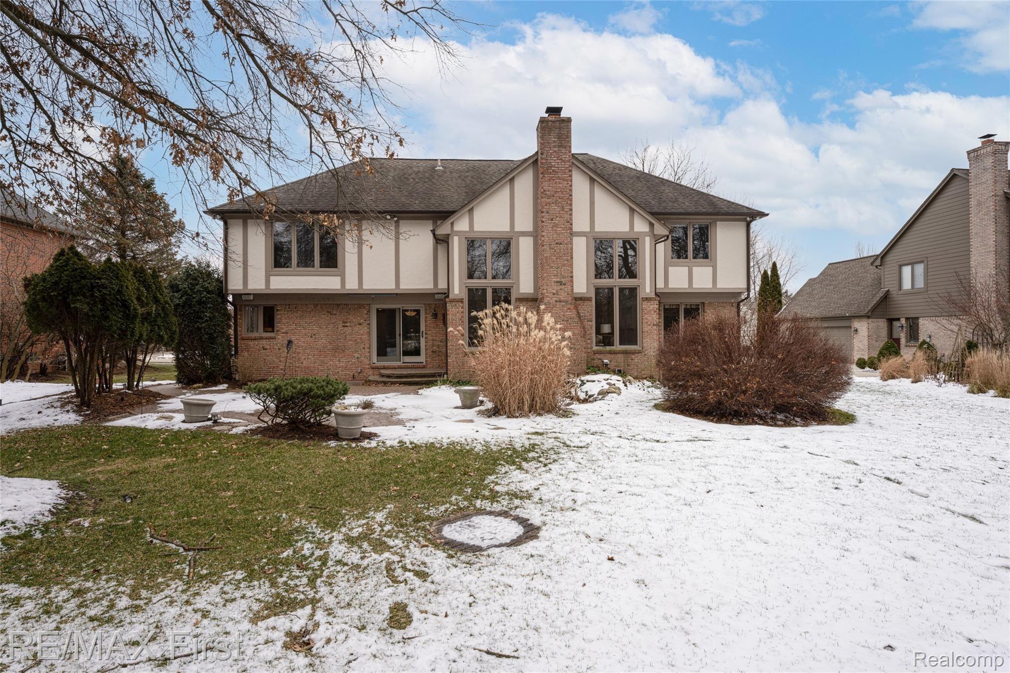 416 Cross Creek Boulevard Rochester, MI 48306 - Photo 2 of 46 2.jpg