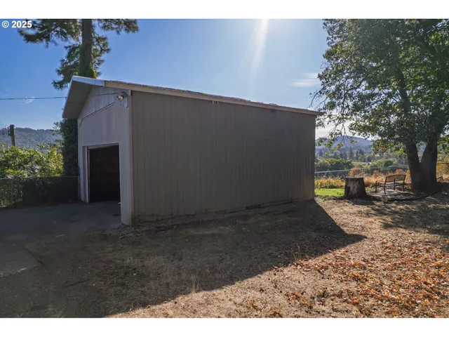 $389,000 | 1830 Northwest Goetz Street, Roseburg, OR 97471