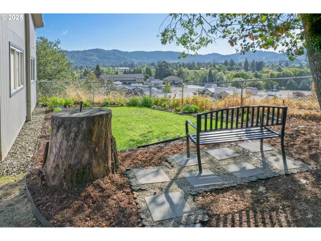 $389,000 | 1830 Northwest Goetz Street, Roseburg, OR 97471