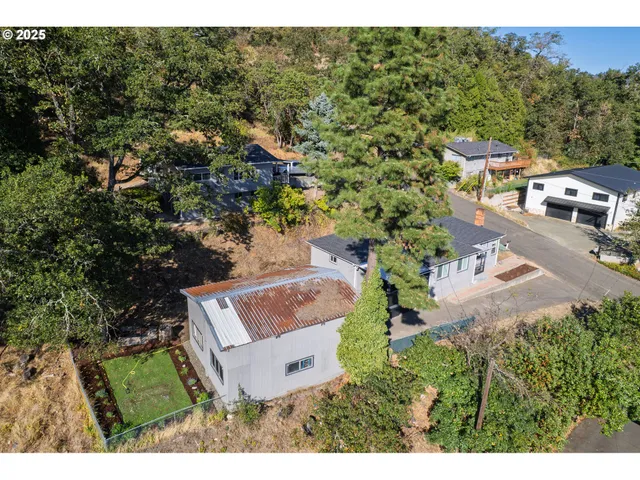 $389,000 | 1830 Northwest Goetz Street, Roseburg, OR 97471